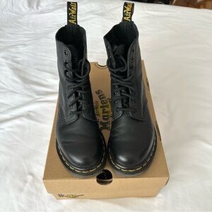 Dr Martens 1460 Pascal Virginia leather boots for women